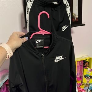 Nike girls track suit size small